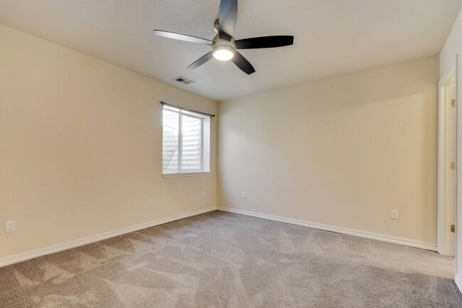 Building Photo - Beautiful 3-Bedroom, 2½-Bath Home with Open Floor Plan in East Fort Collins