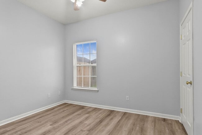 Building Photo - Nice 3 Bed 2 bath Home Available! Schedule Your Tour Today!