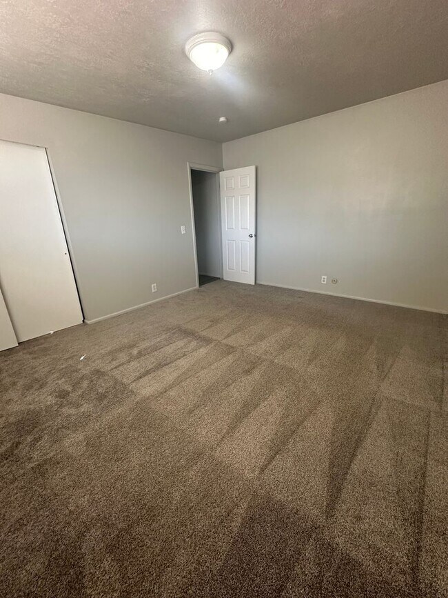 Building Photo - 5300 5300 S St