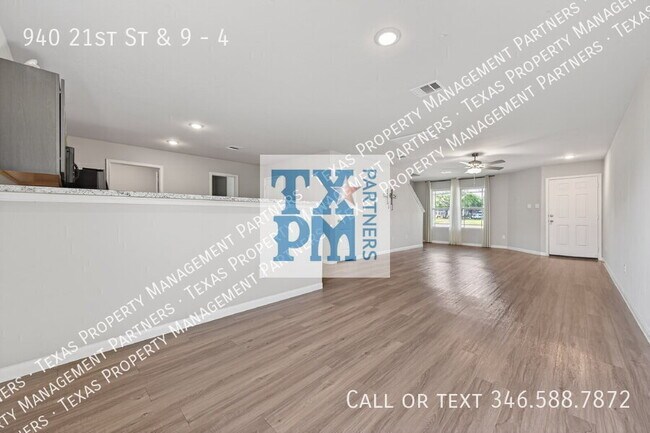 Building Photo - 940 21st St