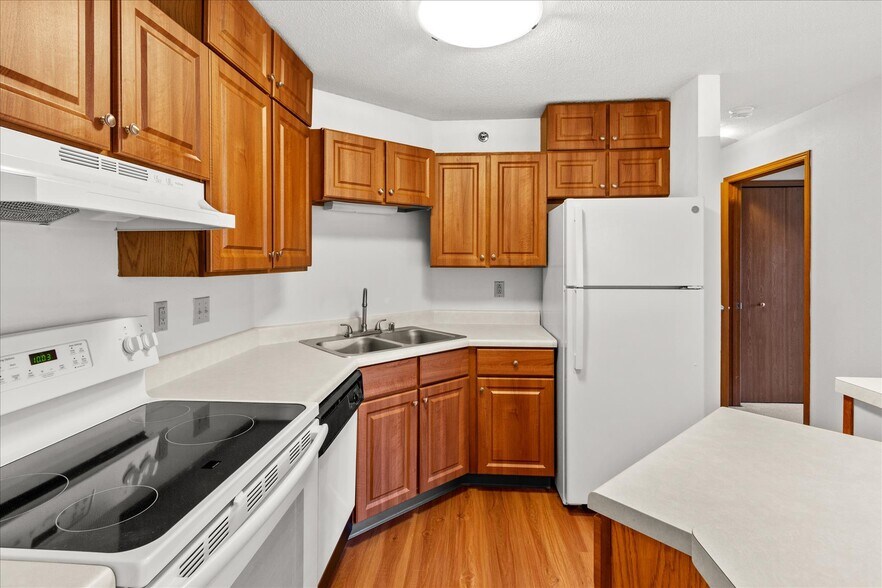Building Photo - Fairway Meadows