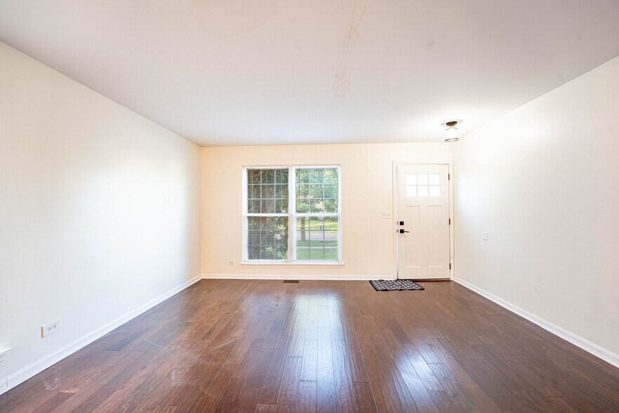 Building Photo - 965 Summerhill Dr