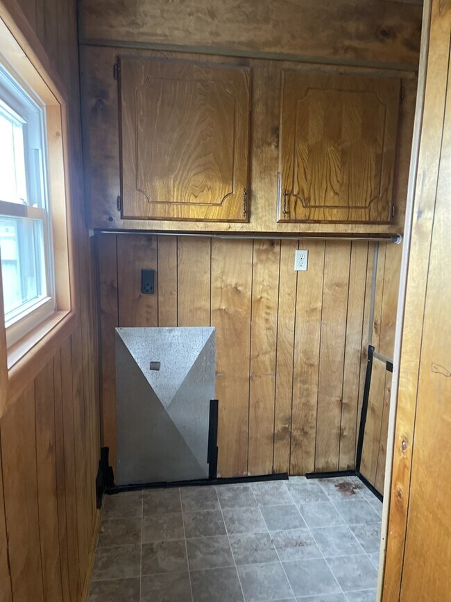 Building Photo - 214 NW Ave I