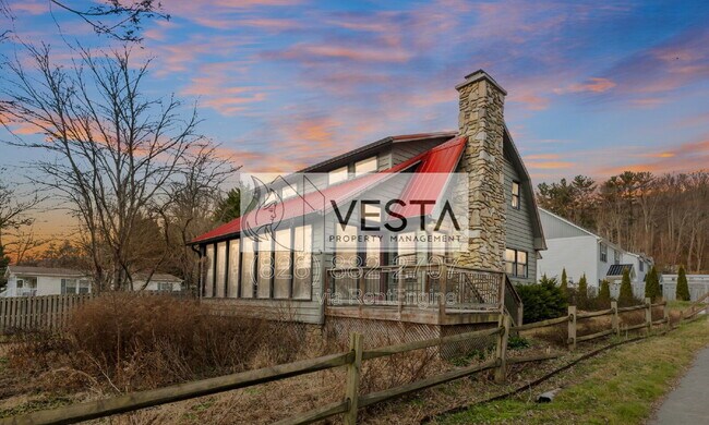 Building Photo - 4 Riddle Rd