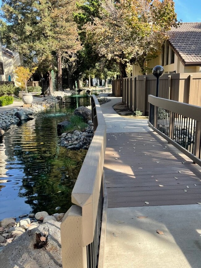 Building Photo - Condo in the most desired gated community ...