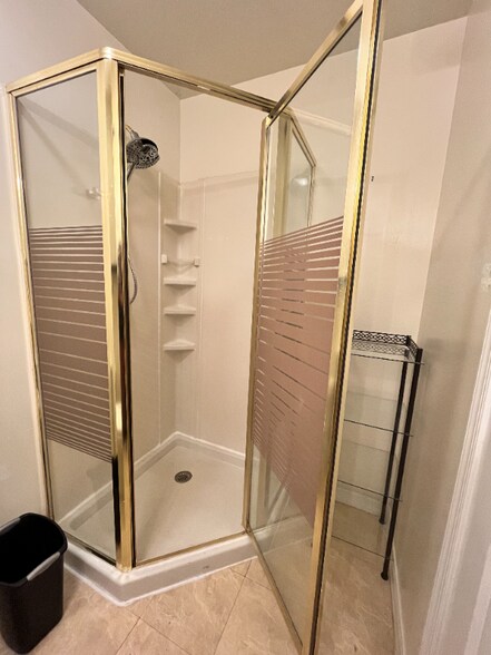 Building Photo - 8 Deer Run Ct