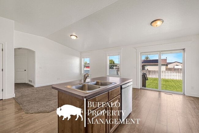 Building Photo - 4215 Roy Cir