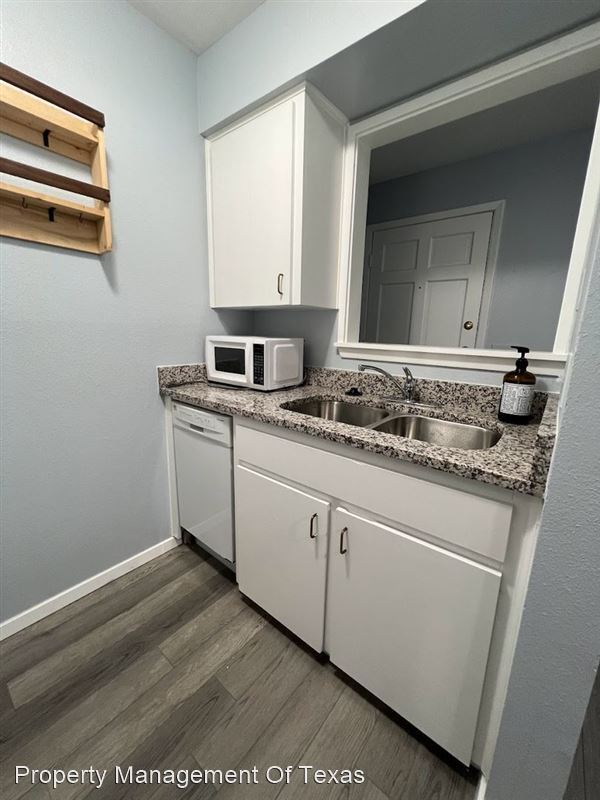 Building Photo - 3400 Speedway-