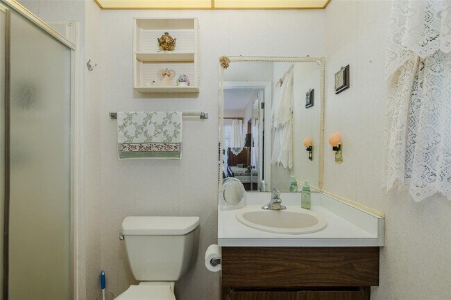 Building Photo - 8015 San Fernando Dr