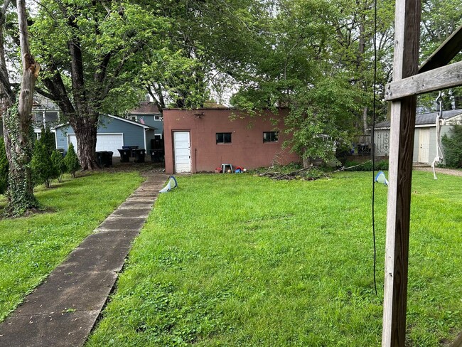 Building Photo - 2027 Murray Ave