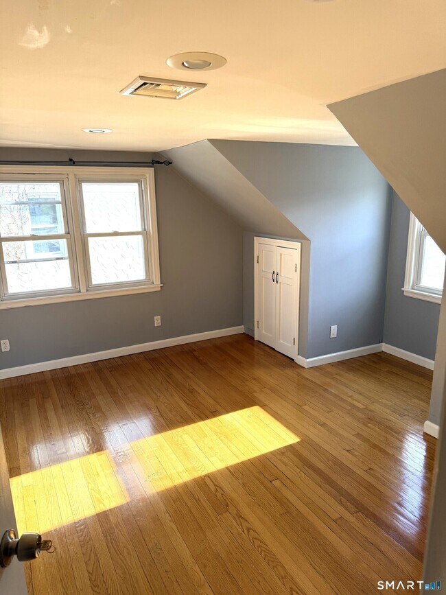 Building Photo - 1584 Madison Ave