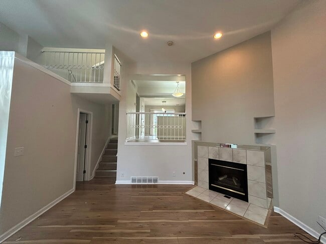 Building Photo - 1242 Labrosse St