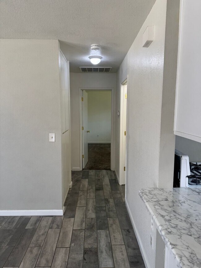 Building Photo - 2556 Sabre Ct