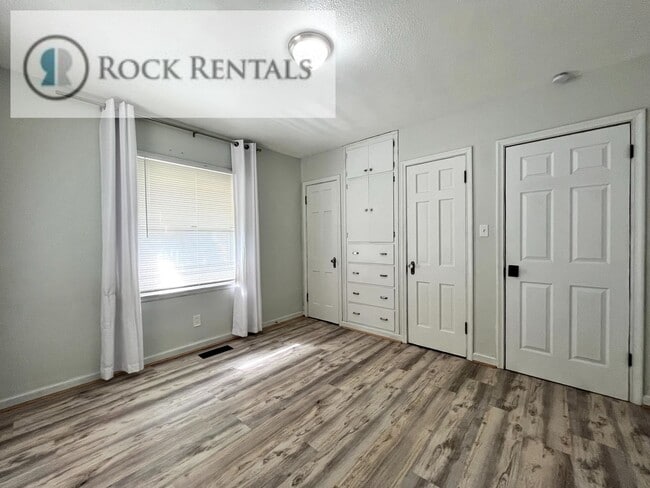 Building Photo - 3 Bed 2 Bath with a Basement Bonus Room