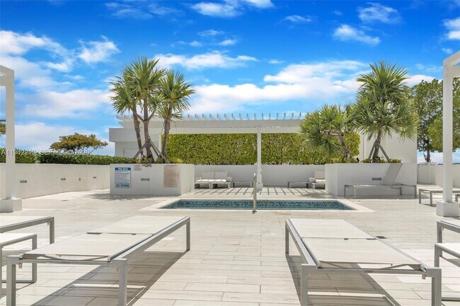 Building Photo - 4250 Biscayne Blvd