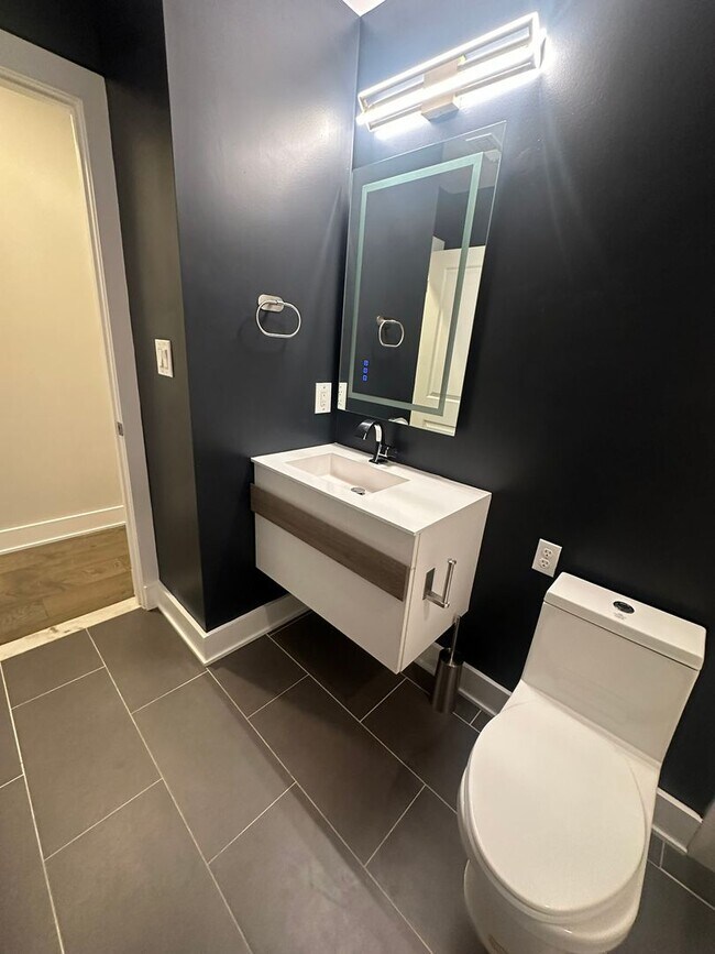 Building Photo - Modern 2 Bedroom, 2 Bathroom Penthouse with Parking in Historic LeDroit Park