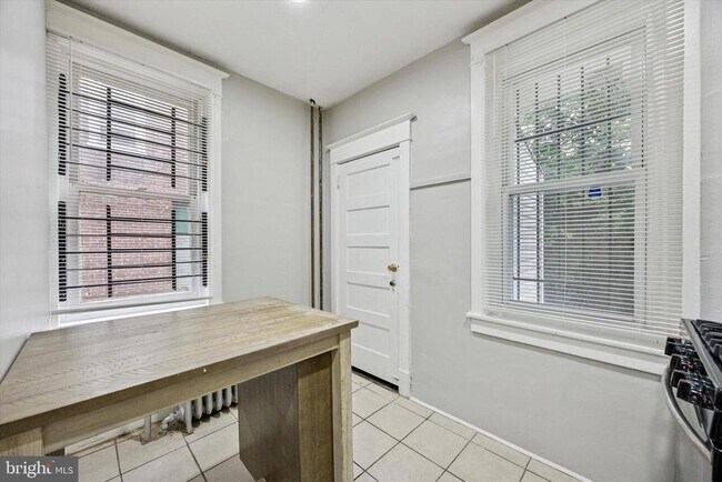 Building Photo - 1611 Allengrove St