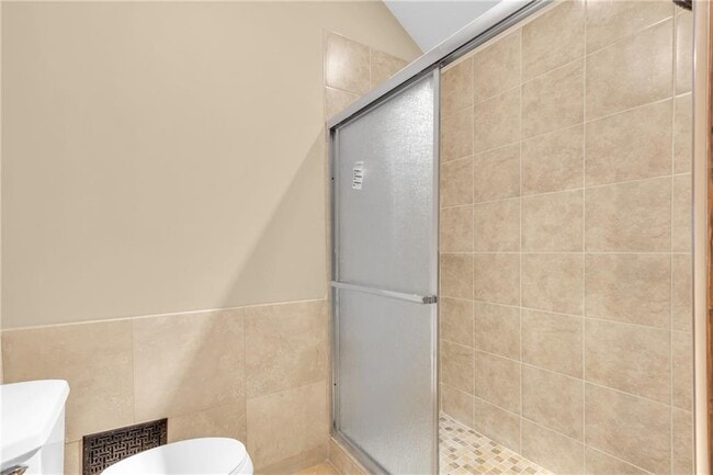 Building Photo - 1616 Maple Ridge Dr