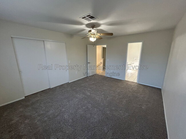 Building Photo - 405 E Rimrock Dr