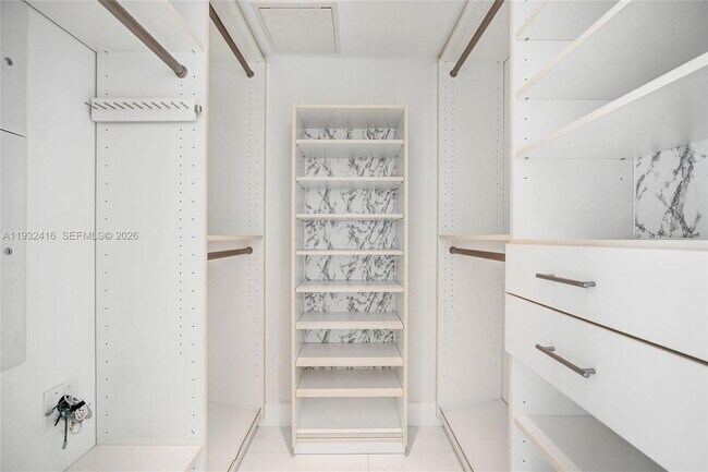 Building Photo - 495 Brickell Ave