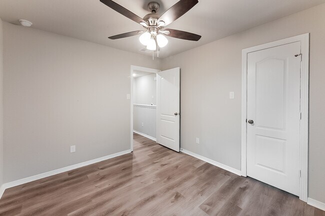 Building Photo - 25542 Valverdant Ct