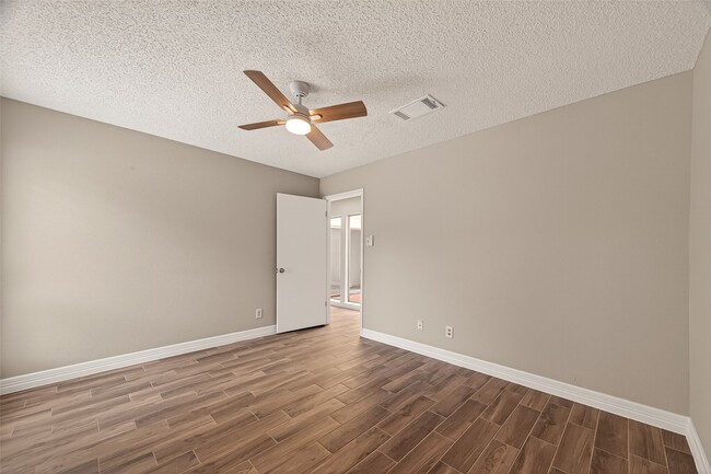 Building Photo - 15915 Dunmoor Dr