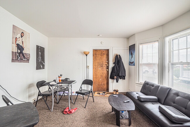 Building Photo - 428 S Division St