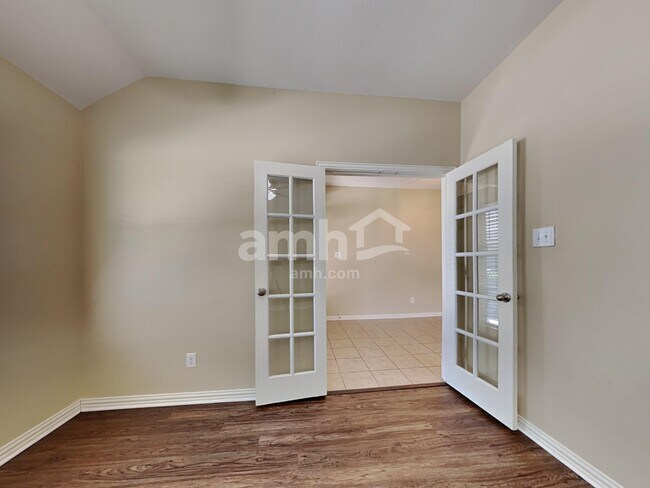 Building Photo - 245 Brookdale Dr