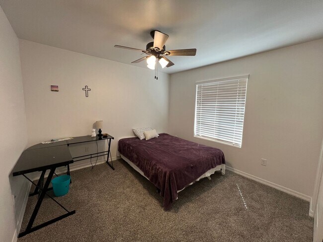 Building Photo - POOL & SPA HOME IN THE FOOTHILLS!