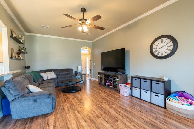 Building Photo - Savannah Place 3/2 House