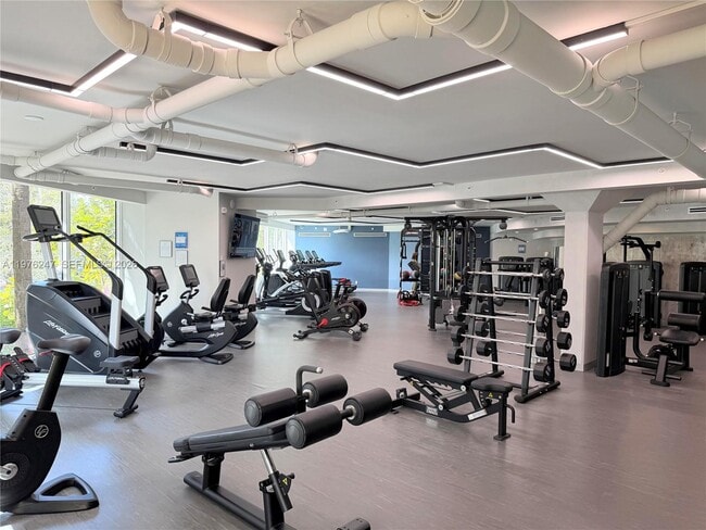 Building Photo - 400 South Pointe Dr