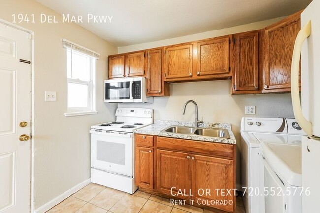 Building Photo - 1941 Del Mar Pkwy