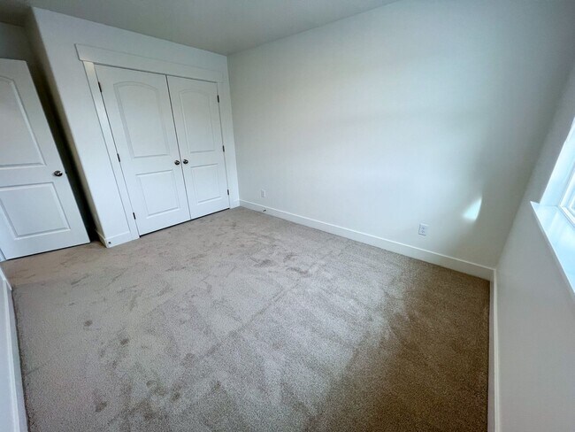 Building Photo - New Townhome