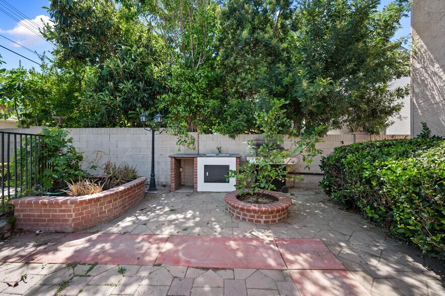 Building Photo - 22606 Archwood St