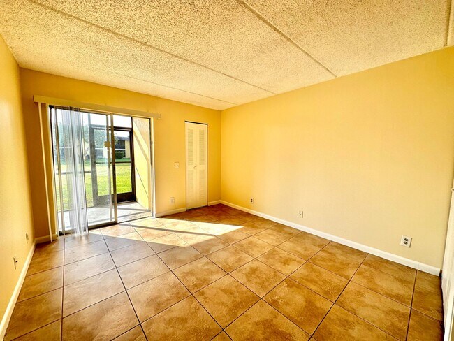 Building Photo - 710 Meadows Cir