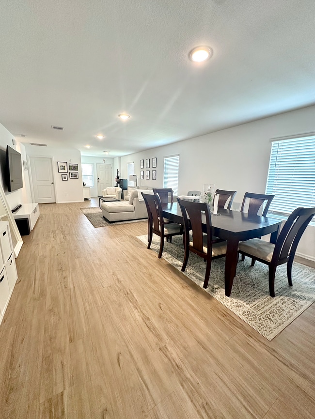dining area - 18918 Sorento Bay Ln