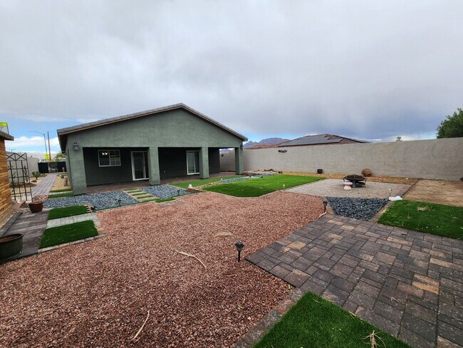 Building Photo - Single Story with Casita