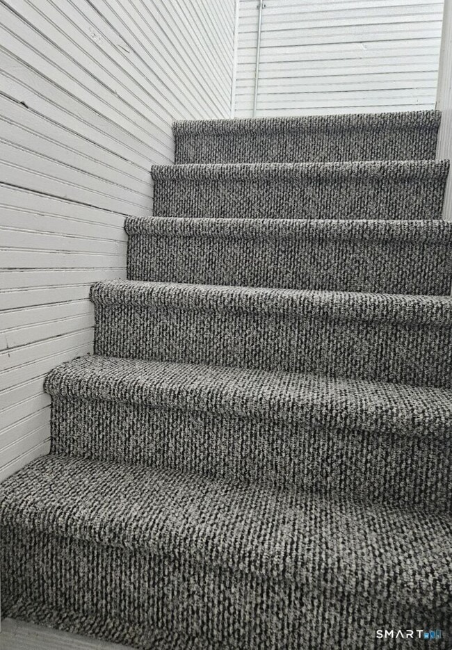 Building Photo - 21 Sigourney St