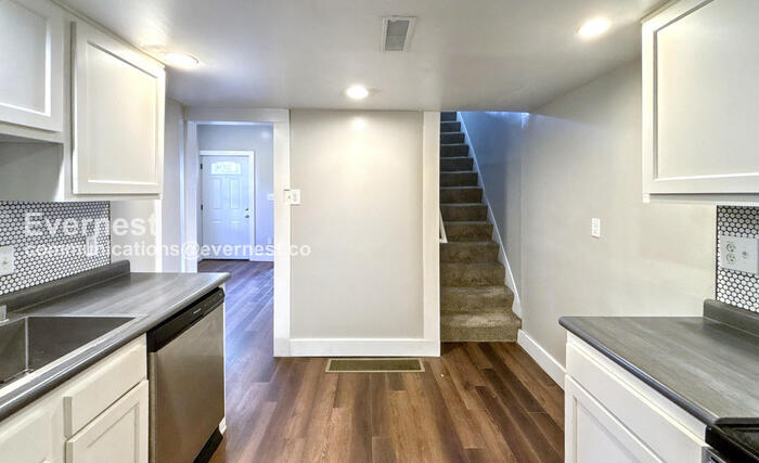 Building Photo - 1494 Manchester Ave