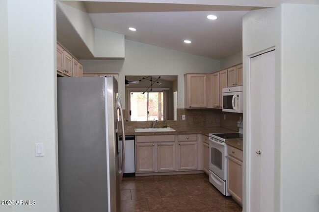 Building Photo - 2228 E Aire Libre Ave
