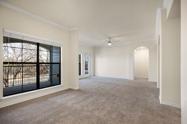 Building Photo - 501 E Stassney Ln