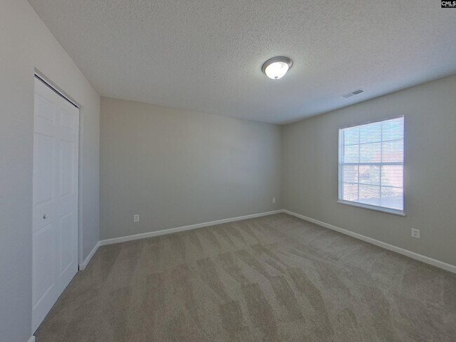 Building Photo - 204 Fox Grove Cir