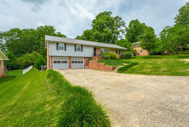 Building Photo - Beautiful East Brainerd Homes