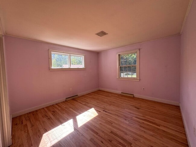 Building Photo - 473 Hapgood Pond Rd