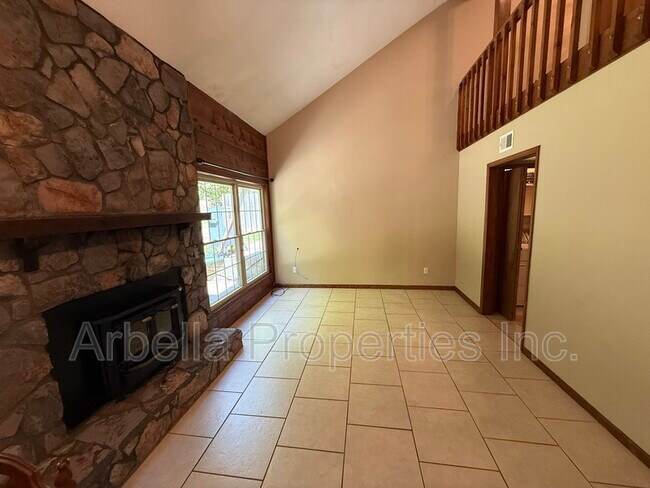 Building Photo - 1608 Herrin Dr