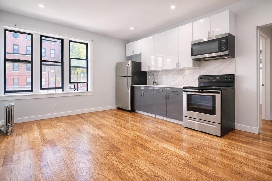 Building Photo - 518 W 204th St