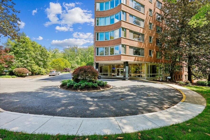 Building Photo - 4200 Cathedral Ave NW