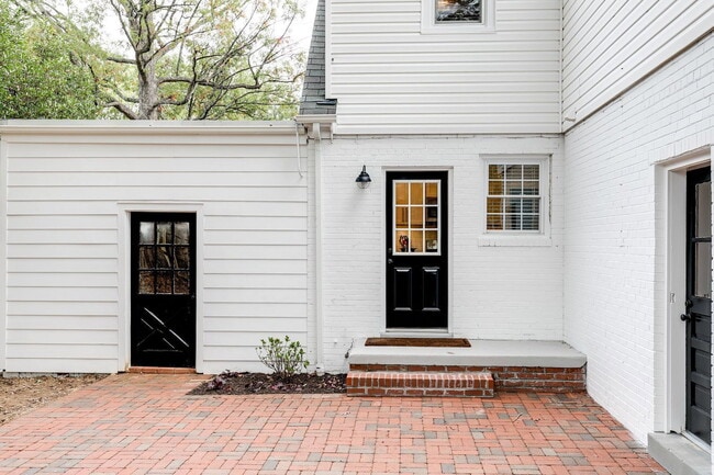 Building Photo - 4907 Cutshaw Ave