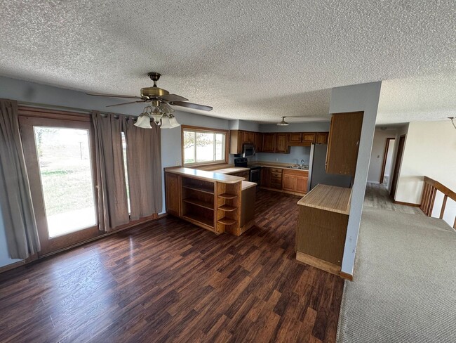 Building Photo - 4 Bedroom - 3 Bathroom just outside of town!