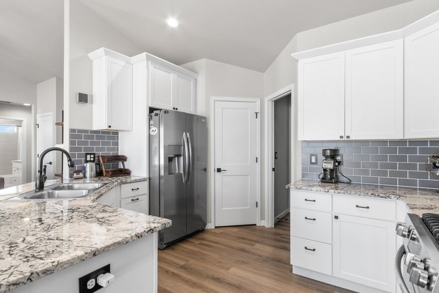 Building Photo - 1202 Phipps Ave